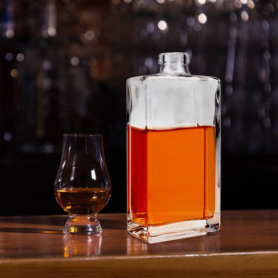 500 ml garrafa de vidro transparente quadrada para refrigerante de cortiça personalizada Vodka Whiskey Brandy garrafa