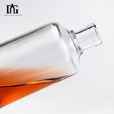 OEM/ODM Super Flint Material Vidro Vodka Whisky Rum Espírito garrafa com tampa de parafuso de cortiça