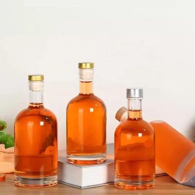 Flint Glass Matte Black 500ml/700ml/750ml Vazio Redondo Vodka Spirits Whisky Gin Liquor Fota com Cortiça