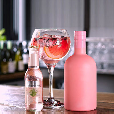 Flint Glass Matte Black 500ml/700ml/750ml Vazio Redondo Vodka Spirits Whisky Gin Liquor Fota com Cortiça