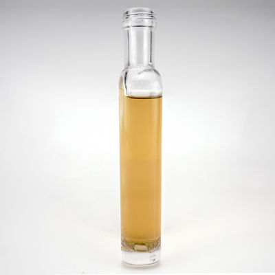 700 ml de vidro plano e quadrado de vidro de vodka garrafa de uísque com tampa de parafuso e logotipo gravado