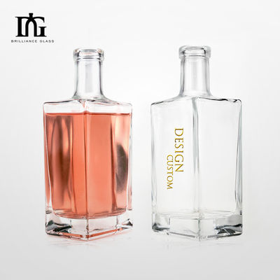 Aceitável OEM/ODM 700ml garrafa de vidro de forma quadrada para Whisky Gin Vodka Spirit Seleção