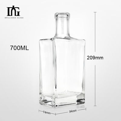 Aceitável OEM/ODM 700ml garrafa de vidro de forma quadrada para Whisky Gin Vodka Spirit Seleção