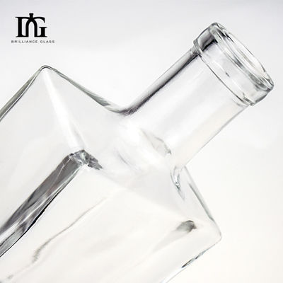 Aceitável OEM/ODM 700ml garrafa de vidro de forma quadrada para Whisky Gin Vodka Spirit Seleção