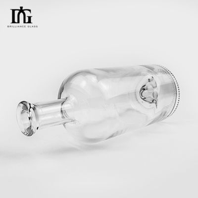 Whisky 750 ml garrafa de vidro de pedra clara com design clássico redondo e colarinho de vidro