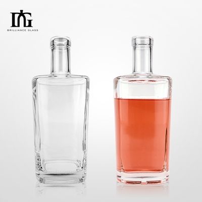 750 ml de garrafa de vidro de vinho tinto claro com cortiça para OEM / ODM aceitável e design