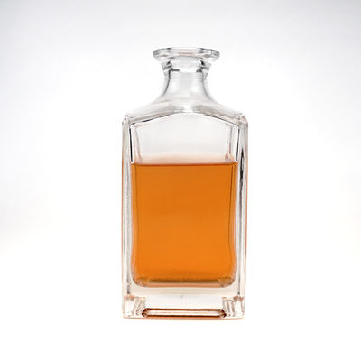 Tipo de tampa parafusos de cortiça Ambos 750ml Quadrado forma de vidro Gin Whiskey Liquor garrafa para farmácia
