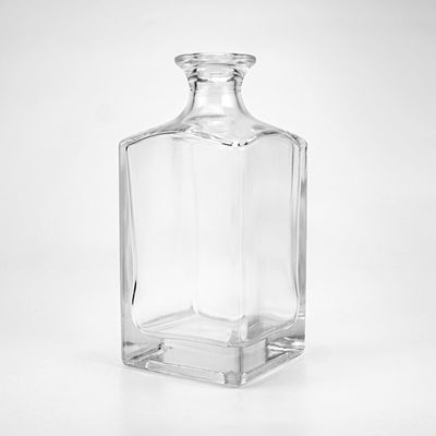 Tipo de tampa parafusos de cortiça Ambos 750ml Quadrado forma de vidro Gin Whiskey Liquor garrafa para farmácia
