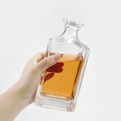 Tipo de tampa parafusos de cortiça Ambos 750ml Quadrado forma de vidro Gin Whiskey Liquor garrafa para farmácia