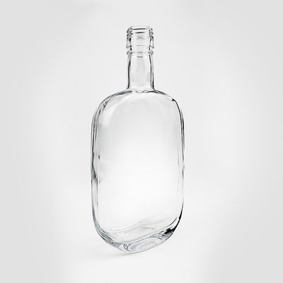 Estampagem a quente 500 ml Garrafa de vidro de vodka de ombro quadrado vazio com tampa de parafuso para licores