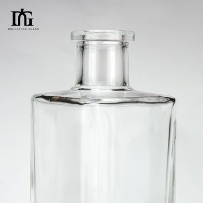 Garrafa de vidro quadrada transparente de 500 ml com fundo pesado e rolha de cortiça
