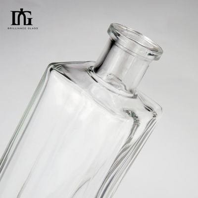 Garrafa de vidro quadrada transparente de 500 ml com fundo pesado e rolha de cortiça