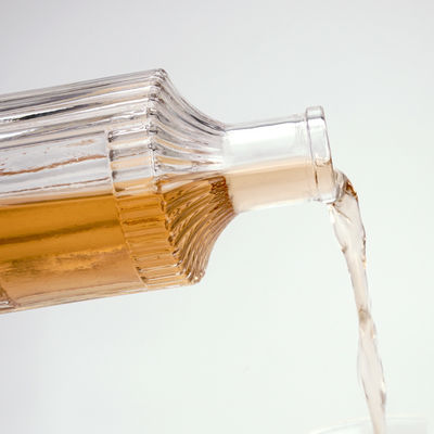 Material de base Vidro 250 ml Garrafa de gravura para Vodka Gin Tequila Rum Whiskey Liquor
