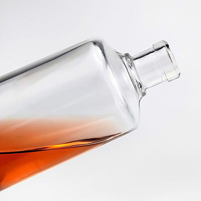 Fornecido gratuitamente 750ml 700ml Popular Eco-Friendly Glass Bottle para Rum Gin Spirits