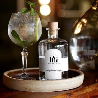 750 ml garrafa de vidro transparente para bebidas Gin Rum Whiskey Vodka Amostra gratuita oferecida