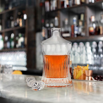 Material do colarinho Decanter de whisky de cristal de 700 ml Logotipo personalizado para licores e bebidas