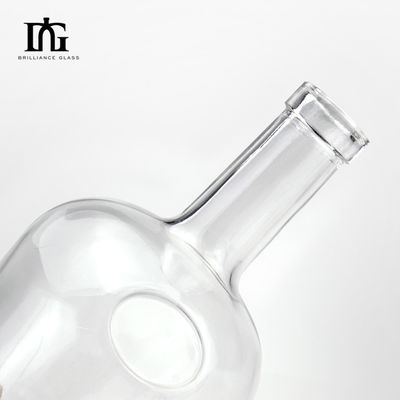 750 ml de vidro Whiskey Rum Spirit Vodka Botella com cortiça para estampagem a quente