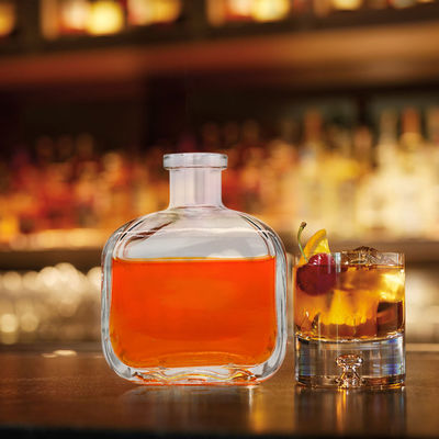 OEM/ODM Aceitável 700ml 750ml Oval em forma de garrafa de vidro de licor para licores e bebidas