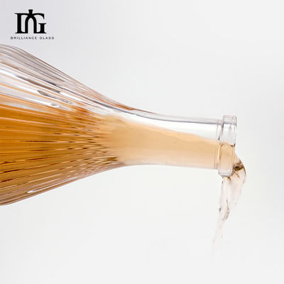 Garrafa de vidro de 450 ml/700 ml/750 ml gravada para apresentação comercial de bebidas alcoólicas em clara