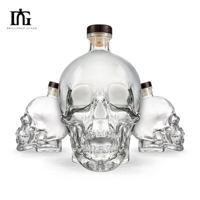 Garrafa de 700 ml de forma especial com logotipo gravado e tampa de parafuso de cortiça