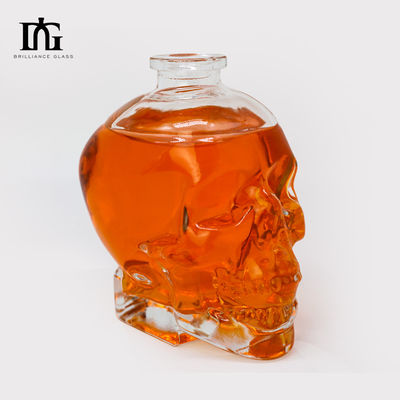 Garrafa de 700 ml de forma especial com logotipo gravado e tampa de parafuso de cortiça