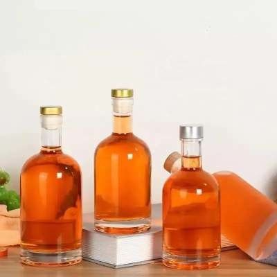 Tipo de vedação CORK 100ml 200ml 375ml 500ml 750ml Matte Black White Glass Flask para Gin