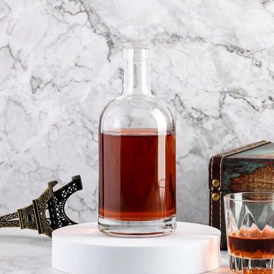 Tipo de vedação CORK 100ml 200ml 375ml 500ml 750ml Matte Black White Glass Flask para Gin