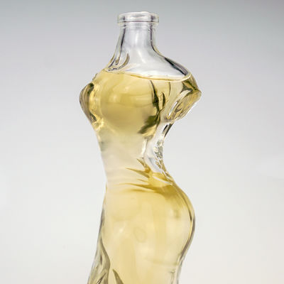 Garrafa transparente em forma de mulher para licores e bebidas Garrafa de vidro gravada 700 ml