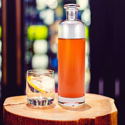 Garrafas de vidro de vodka de 500 ml/700 ml/750 ml, redondas, de coluna fina e alta, com tampa de parafuso