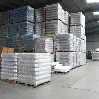 Garrafas de vidro de vodka de 500 ml/700 ml/750 ml, redondas, de coluna fina e alta, com tampa de parafuso