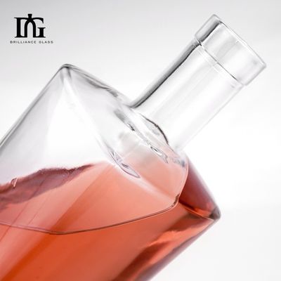 Garrafa de vinho de vidro aceitável OEM/ODM com tampa de cortiça e caixa de embalagem Capacidade 500 ml