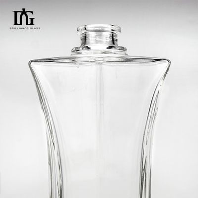 Whiskey Vodka Garrafa de vidro 500ml 750ml com forma única personalizada e tipo de tampa de cortiça