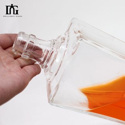 Garrafa de vinho de vidro transparente de 700 ml personalizada para bebidas alcoólicas de capacidade industrial de 700 ml