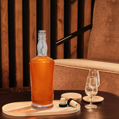 750 ml 75 cl Vidro transparente garrafa de Whiskey Brandy com selo CORK e material do corpo vidro