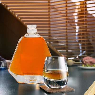 Superfície gravada 750ml garrafa de vinho de vidro quadrado para bebidas alcoólicas Design personalizado