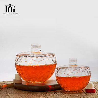 Botão de vidro transparente de 700 ml com forma de crânio única e cortiça gravada