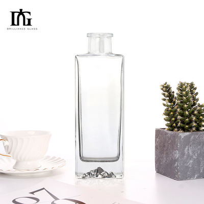 250 ml/350 ml/500 ml/550 ml/650 ml/700 ml/750 ml Garrafa de vidro Fecho de cortiça para Vodka Rum Brandy