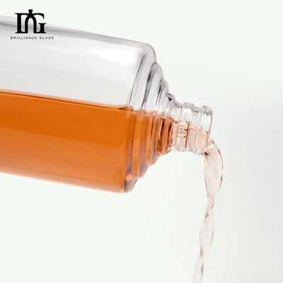Garrafa de vinho de vidro de 650 ml Garrafa de vodka Gin com cortiça para o seu gosto Material do corpo vidro