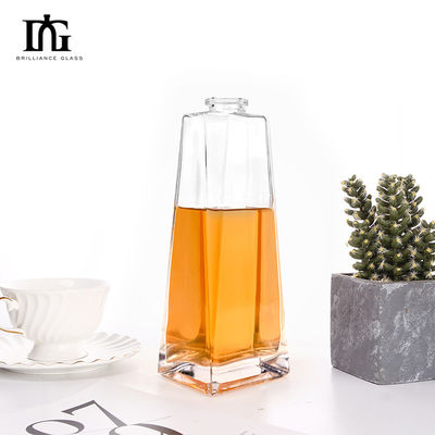 Fabricado sob medida Design Único 500ml Garrafa Triângulo Gravado Tequila Garrafa de vidro com tampa