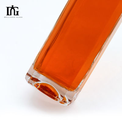 750 ml 1000 ml Whisky Rum Gin Tequila Garrafa de vidro com rolha de cortiça e design elegante