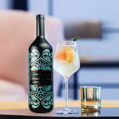 Adesivo impermeável em relevo vernizado OEM/ODM aceitável para rótulos de garrafas de vinho tinto