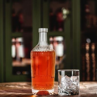 Garrafas de vidro personalizadas de whisky vodka vinho com parafuso de cortiça ambos tipos de tampa