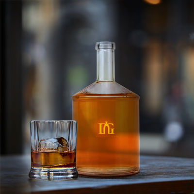 700 ml OEM/ODM aceitável Hotsale Vodka Brandy Vinho congelado Garrafas de vidro com cortiça