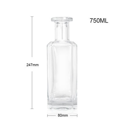 Personaliza a tua identidade com a nossa garrafa de 500 ml de vinho, brandy, sumo de vinho e bebidas espirituosas.