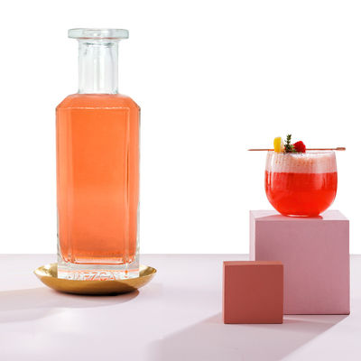 Personaliza a tua identidade com a nossa garrafa de 500 ml de vinho, brandy, sumo de vinho e bebidas espirituosas.