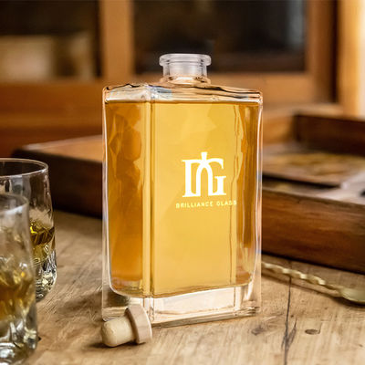 OEM/ODM Aceitável garrafa de whisky de vidro de 500 ml com tampa Licores e bebidas