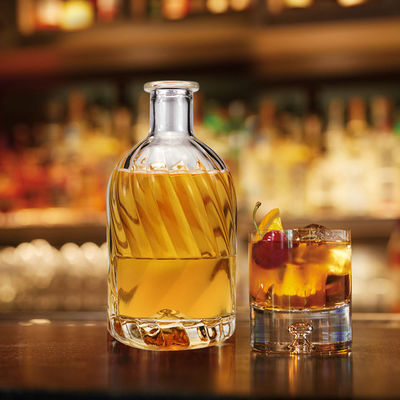 250 ml/500 ml/700 ml/750 ml Capacidade Gravação Superfície de manuseio Garrafa de vidro para Whisky Vodka