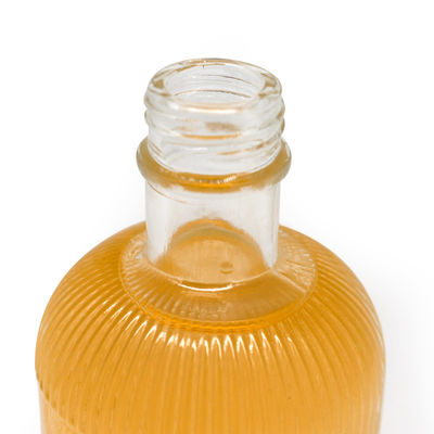 Capacidade 250 ml/350 ml/500 ml/550 ml/650 ml/700 ml/750 ml Garrafa de gin de vidro para bebidas