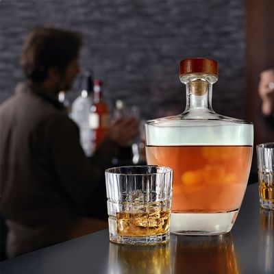 Garrafas de vinho de vidro de 750 ml com tampas de cortiça e selos