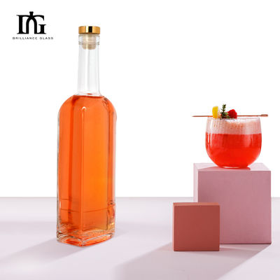 500 ml Cola de vidro Vodka Brandy Whiskey Flat Wine Bottle para manipulação de superfície de gravura